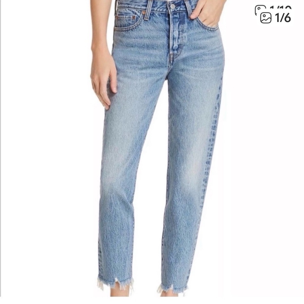 Levi’s Wedgie Straight Leg Jeans Denim Raw Hem Button Fly Women’s Size 30